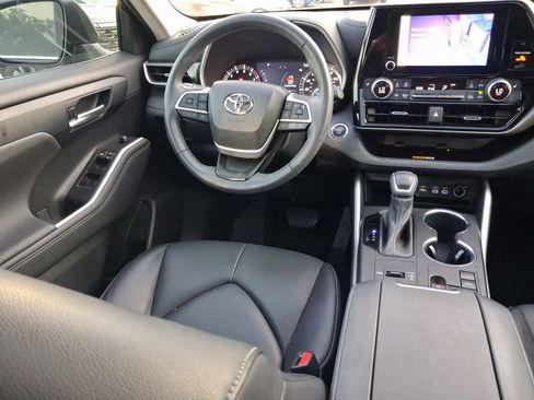 Used 2023 Toyota Highlander XLE image 10