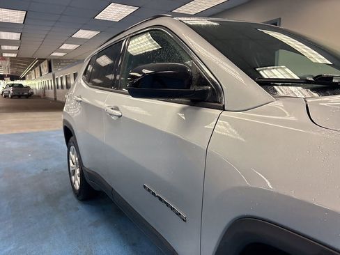 Used 2024 Jeep Compass Latitude AWD/4WD image 4