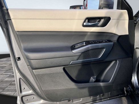 Used 2024 Nissan Pathfinder SL w/ SL Premium Package image 23