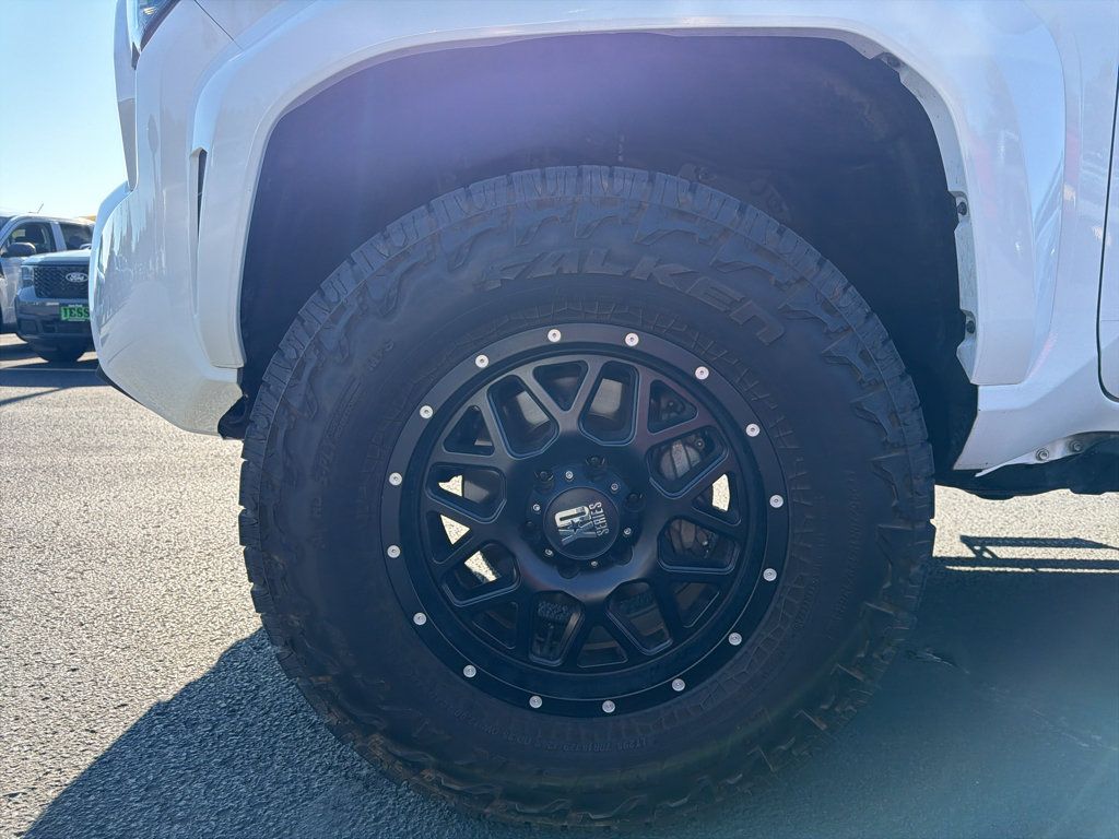 Used 2024 Toyota Tacoma TRD Sport w/ TRD Sport Premium Package AWD/4WD image 22