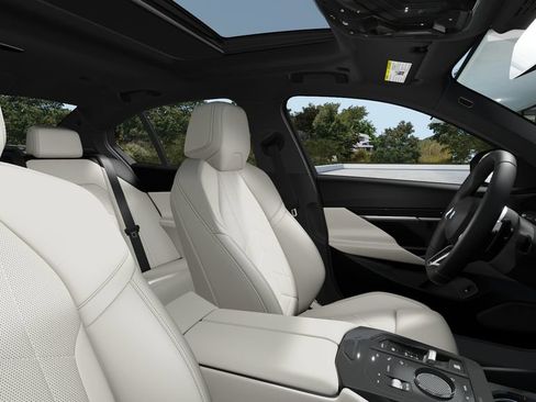 Used 2026 BMW 530i xDrive w/ M Sport Package image 35