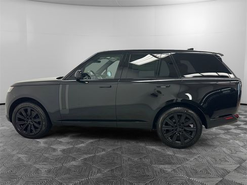 New 2026 Land Rover Range Rover SE image 2