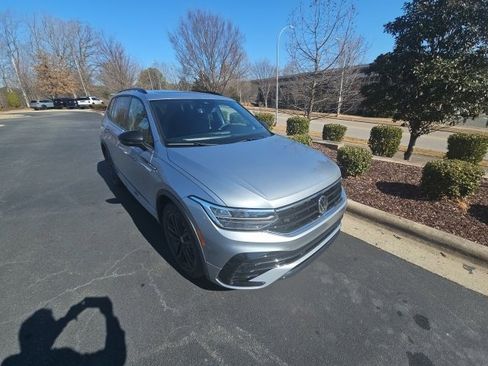 Used 2022 Volkswagen Tiguan SE R-Line image 7
