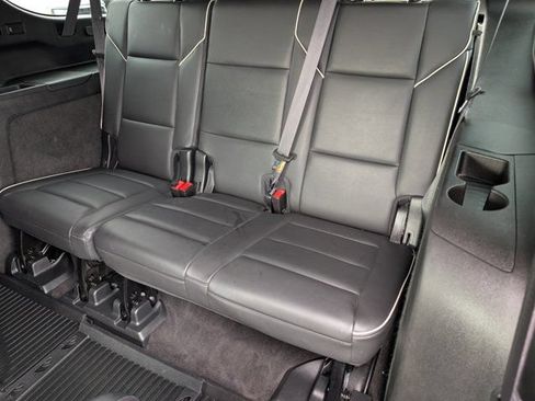 Used 2021 Cadillac Escalade ESV Premium Luxury w/ LPO, Illumination Package AWD/4WD image 30