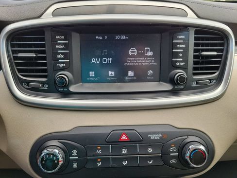 Used 2019 Kia Sorento FWD image 14