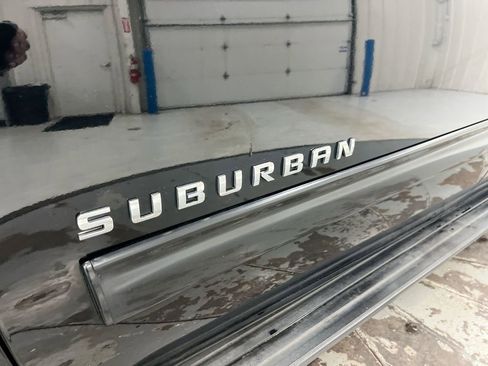 Used 2014 Chevrolet Suburban LT image 24