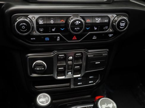 Certified 2021 Jeep Wrangler Unlimited Sahara w/ Cold Weather Group image 40