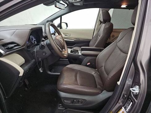 Used 2024 Toyota Sienna Platinum AWD/4WD image 87