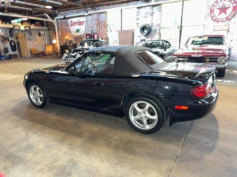 Used 2002 MAZDA MX-5 Miata image 6