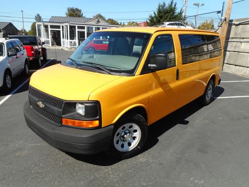 Used 2010 Chevrolet Express 1500 LS image 4