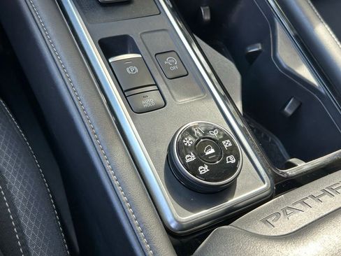 Used 2025 Nissan Pathfinder SV image 56