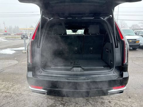 Used 2022 Cadillac Escalade Luxury AWD/4WD image 25