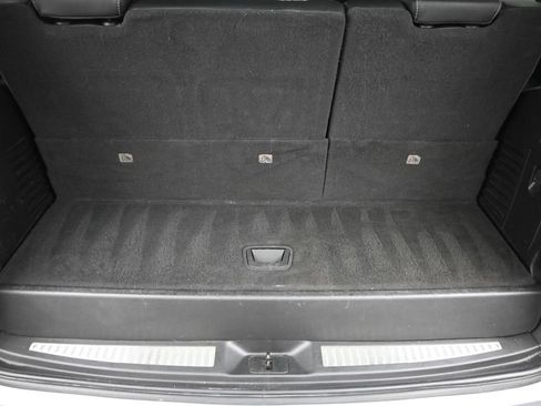 Used 2020 Chevrolet Tahoe Premier w/ Premier 6.2L Value Package AWD/4WD image 12