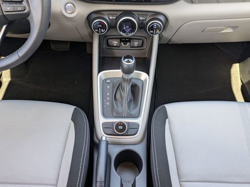 Certified 2025 Hyundai Venue SEL FWD image 18