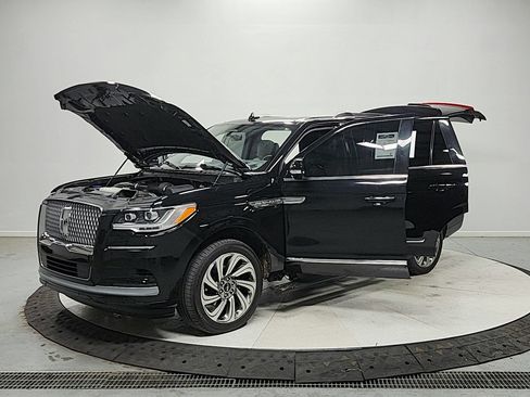 Used 2024 Lincoln Navigator Reserve AWD/4WD image 11