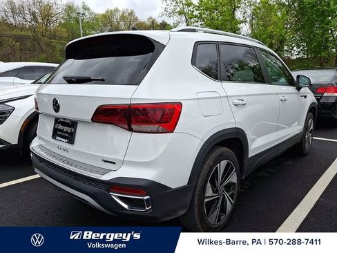 Used 2023 Volkswagen Taos SE w/ Panoramic Sunroof Package AWD/4WD image 5
