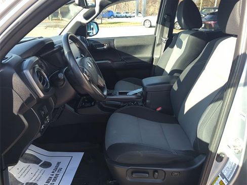 Used 2020 Toyota Tacoma TRD Sport image 18