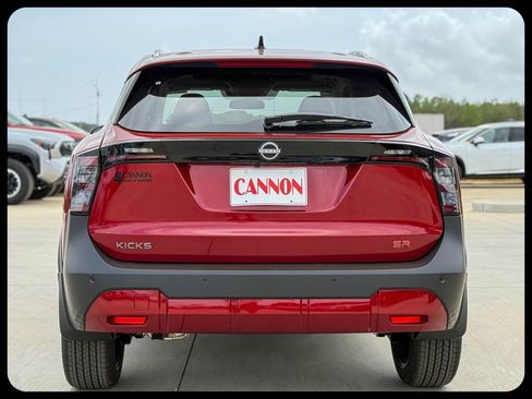 New 2026 Nissan Kicks SR FWD image 19