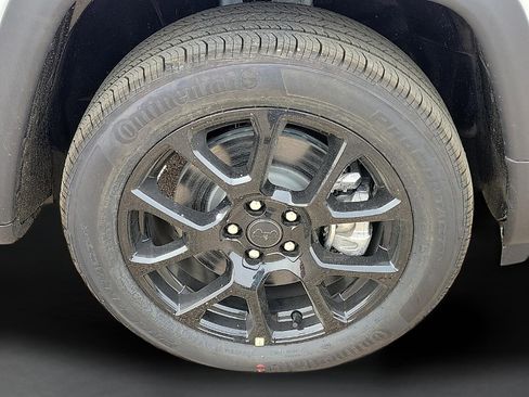 New 2026 Jeep Compass Latitude image 7