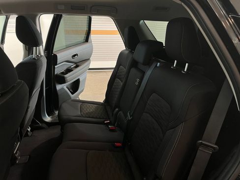 Used 2025 Nissan Pathfinder SV image 41