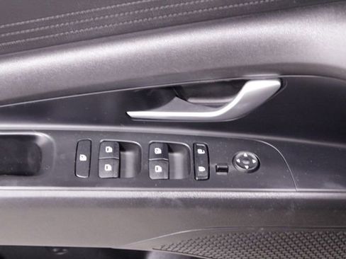 Used 2023 Hyundai Elantra SEL image 23