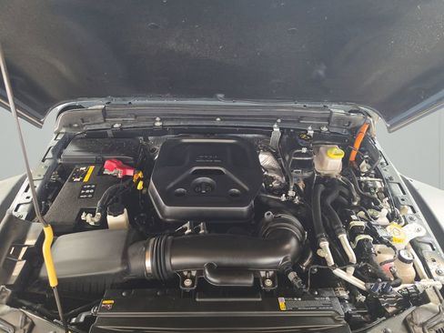 Certified 2025 Jeep Wrangler Unlimited Rubicon 4xe w/ Convenience Group AWD/4WD image 9