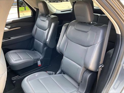 Used 2025 Ford Explorer Active w/ Active Comfort Package AWD/4WD image 19