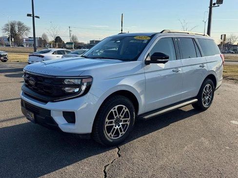Certified 2025 Ford Expedition Active image 2