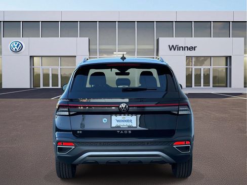 New 2026 Volkswagen Taos SE FWD image 4