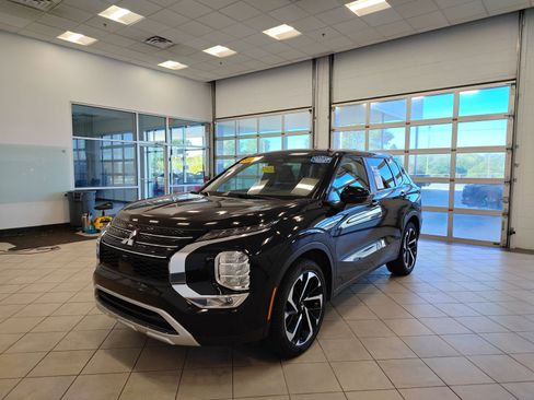 Used 2024 Mitsubishi Outlander SE image 8