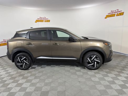 New 2026 Nissan Kicks SV w/ Interior Electronics Package FWD image 7
