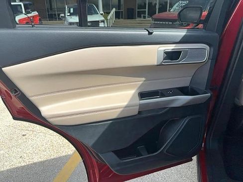 Used 2024 Ford Explorer Limited image 12