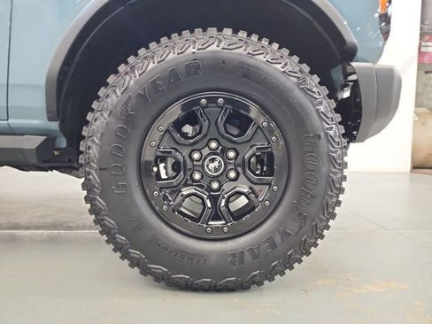 Used 2023 Ford Bronco Wildtrak image 40