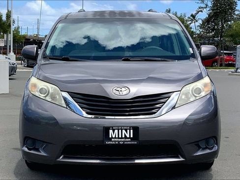 Used 2014 Toyota Sienna LE FWD image 3