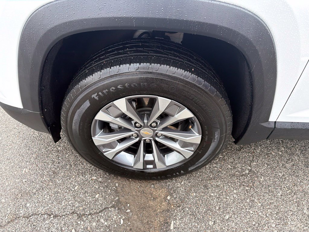 Used 2026 Chevrolet Equinox LT FWD image 9