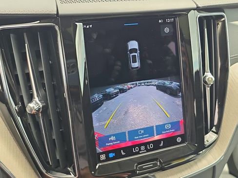 Used 2022 Volvo XC60 B5 Inscription image 22