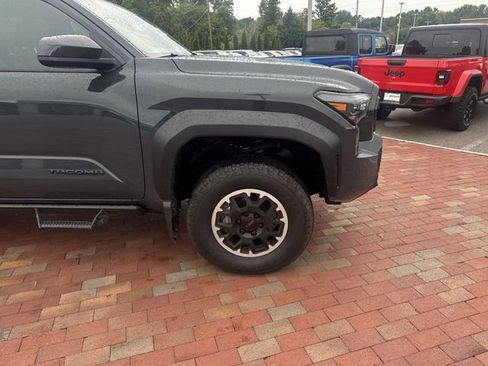 Used 2024 Toyota Tacoma TRD Off-Road AWD/4WD image 17