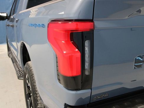 Used 2023 Ford F150 Lightning XLT image 43