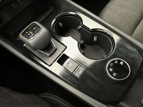 Used 2024 Nissan Rogue SV AWD/4WD image 39