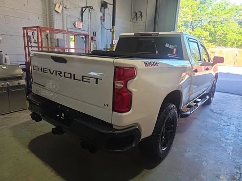 Used 2021 Chevrolet Silverado 1500 LT Trail Boss w/ Convenience Package II AWD/4WD image 4