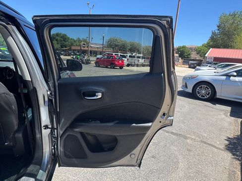 Used 2021 Jeep Compass Latitude image 24