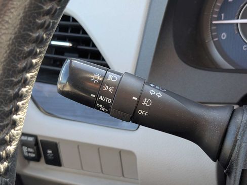 Used 2020 Toyota Sienna XLE FWD image 29