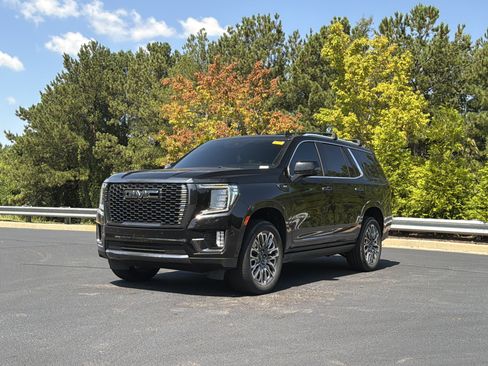 Used 2023 GMC Yukon Denali Ultimate w/ LPO, Floor Liner Package AWD/4WD image 12