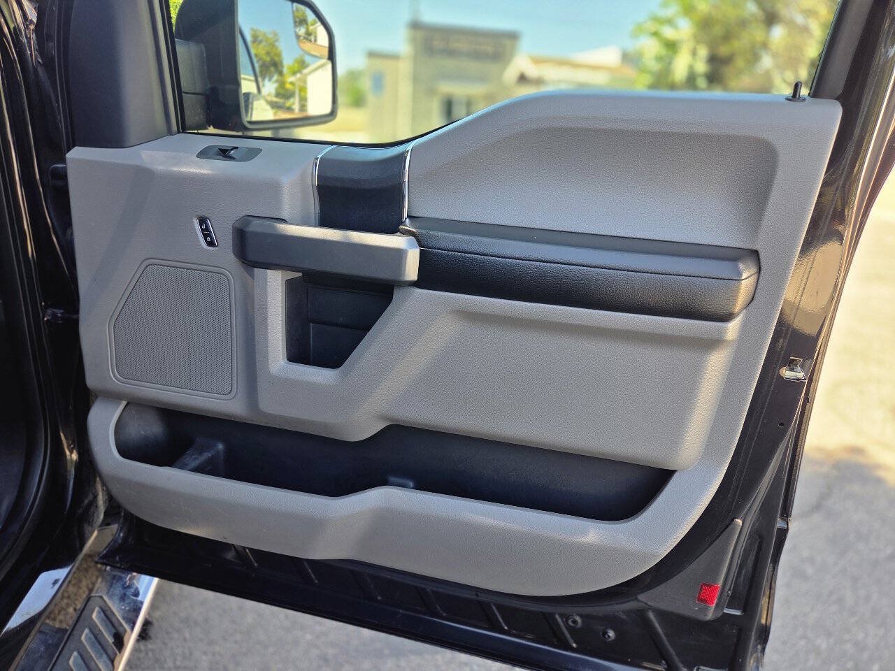 Used 2016 Ford F150 XLT w/ Equipment Group 301A Mid RWD image 32