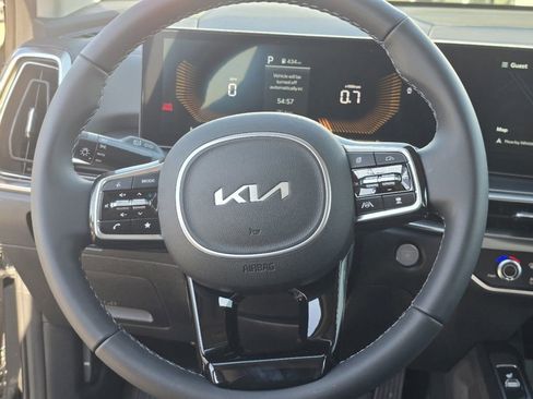 Certified 2025 Kia Sorento S w/ Panoramic Sunroof Package image 15
