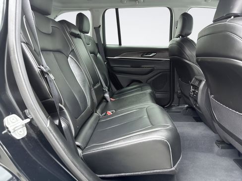 Used 2023 Jeep Grand Cherokee Limited image 18