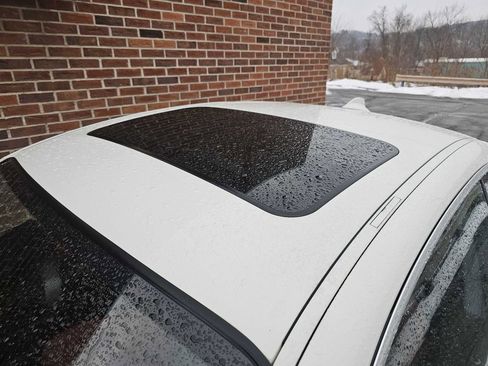 Used 2011 BMW 128i Coupe image 4