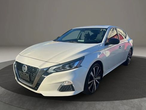 Used 2020 Nissan Altima 2.5 SR w/ Premium Package image 1