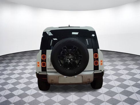 Used 2025 Land Rover Defender 110 S image 9