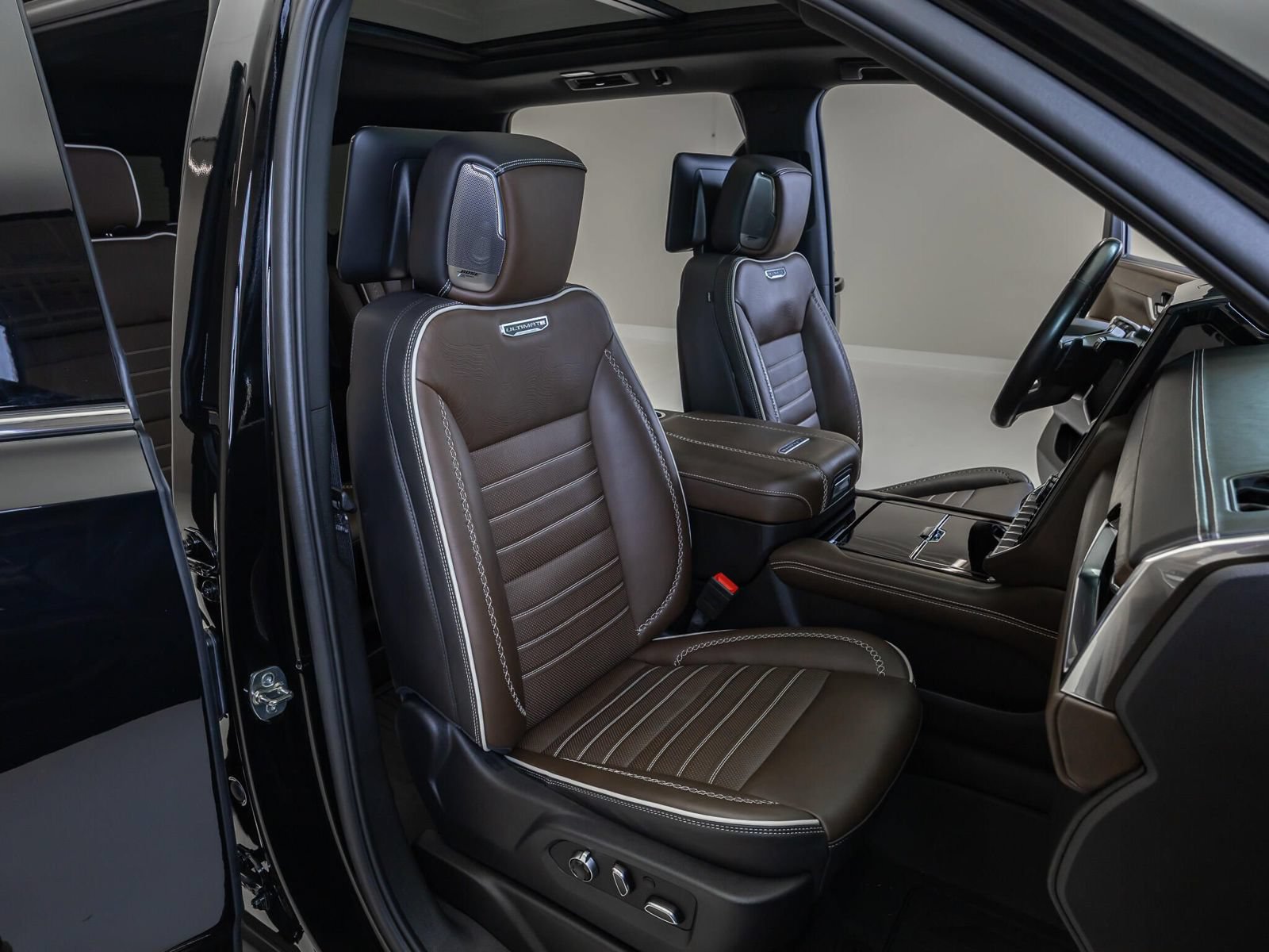 Used 2025 GMC Yukon Denali Ultimate AWD/4WD image 30